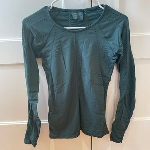 Athleta Ascent Seamless long sleeve - small
